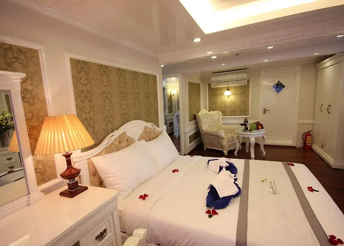 Signature Cruise Hạ Long