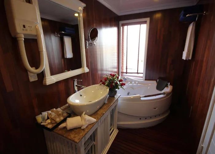  Signature Cruise Hạ Long